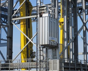 Industrial elevators Geda SH1600 material and persons