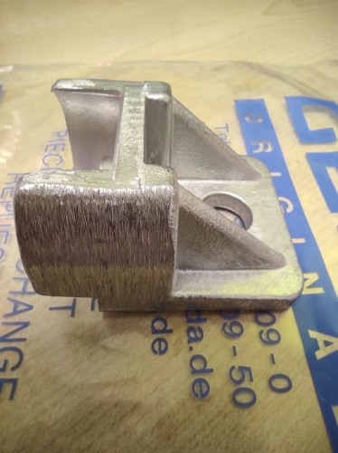 Osłona rolki prowadzącej do sań prawa Geda Lift