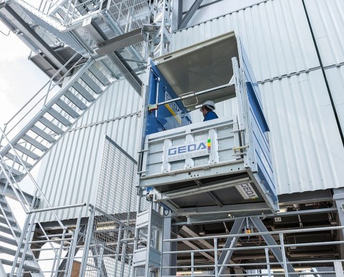 Geda 500 ZP P - personal and material permanent hoist