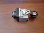 Limit switch head with roller arm